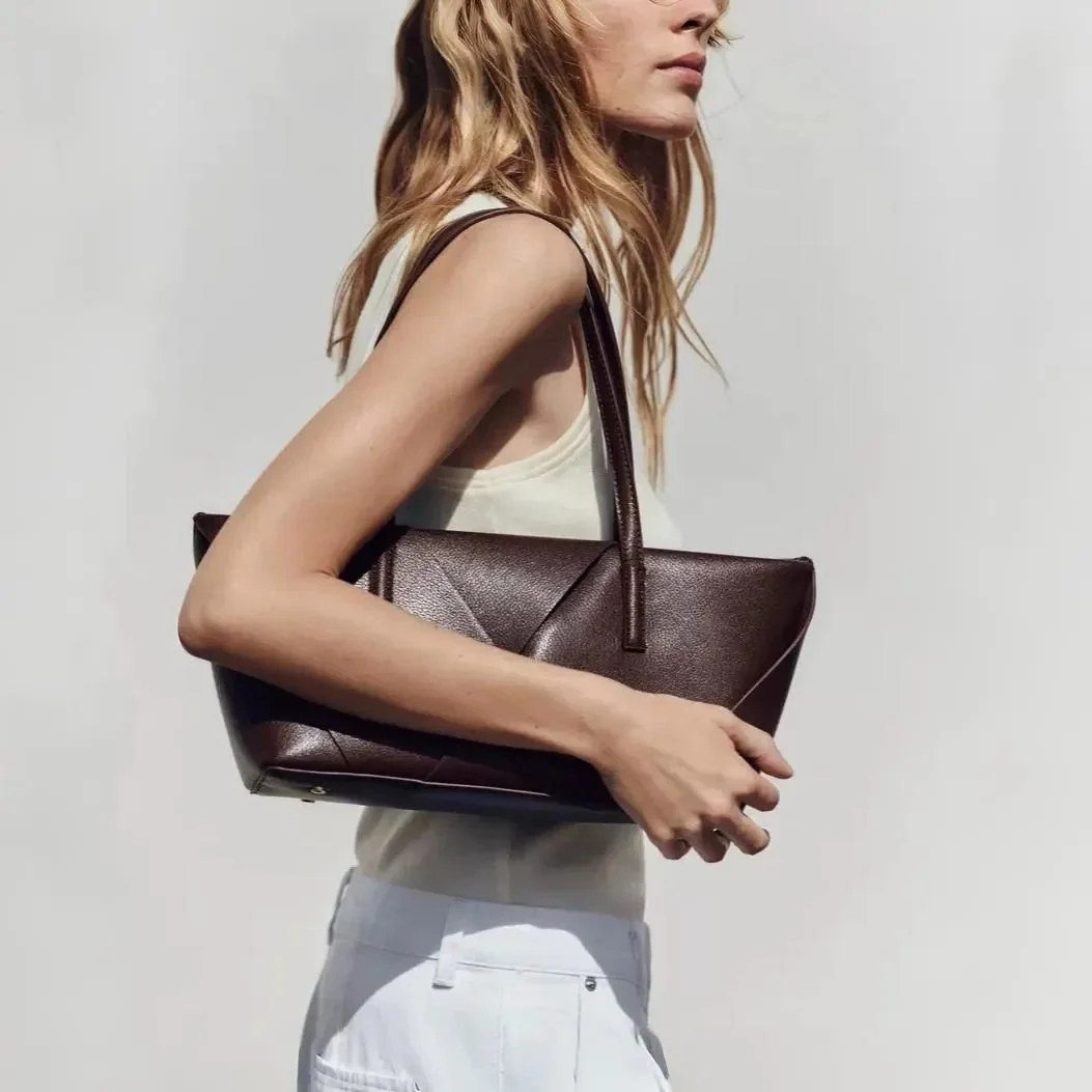 Leather Shoulder Bag for Everyday Wear - Sleek & Spacious Design
