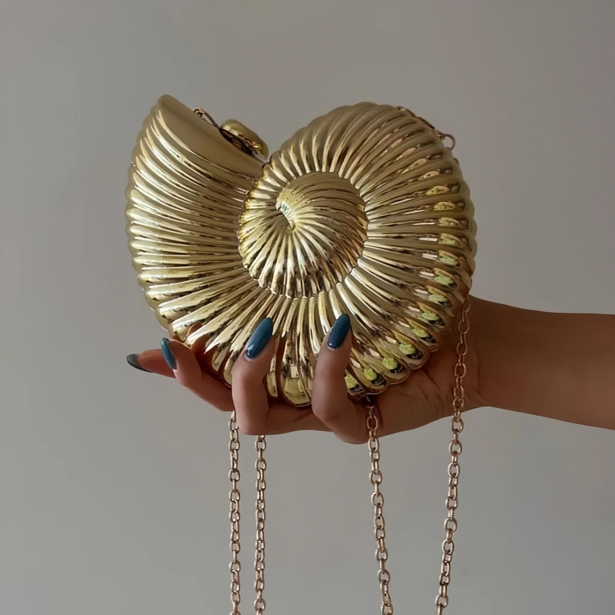 Elegant Seashell Design Handbag - Coastal Style Statement