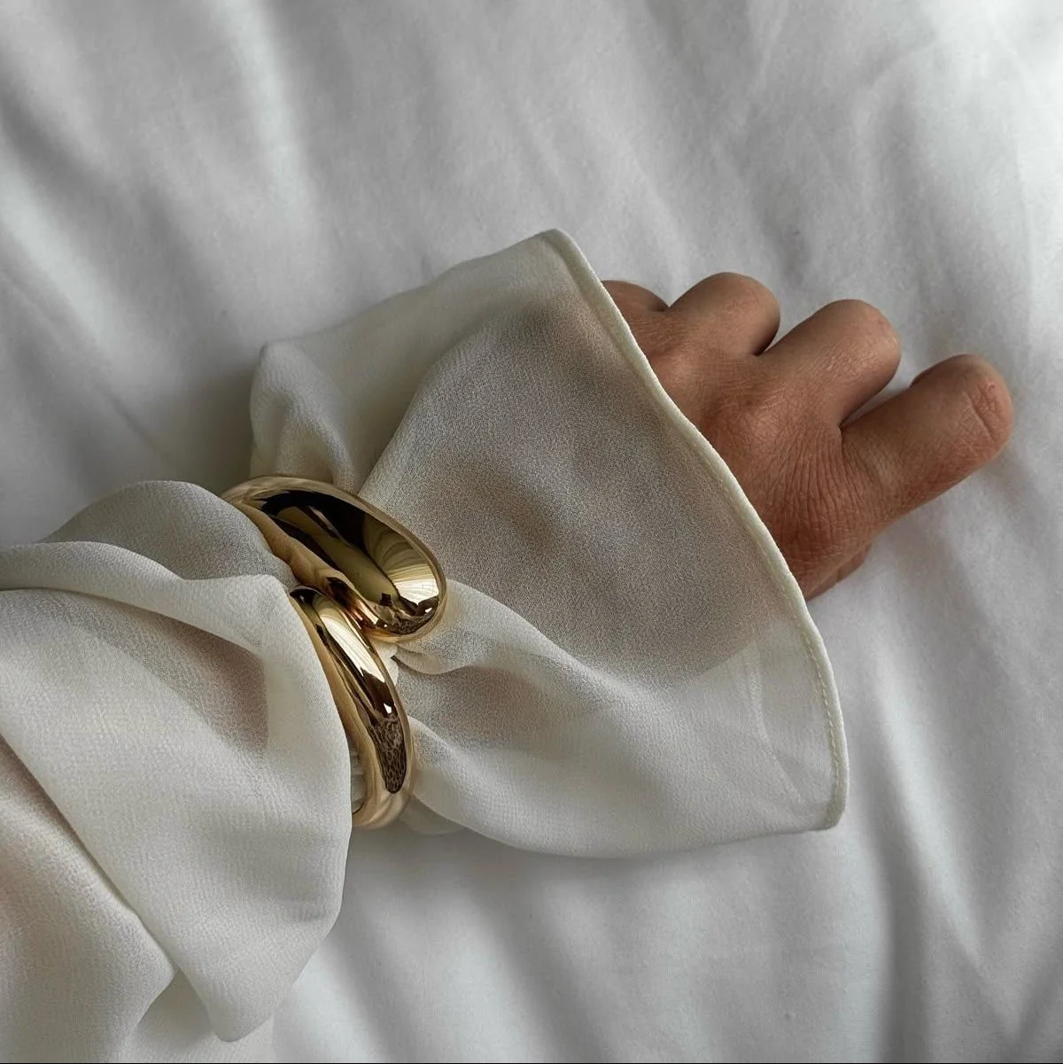 Flowing Gold Bracelet - Elegant Modern Jewelry