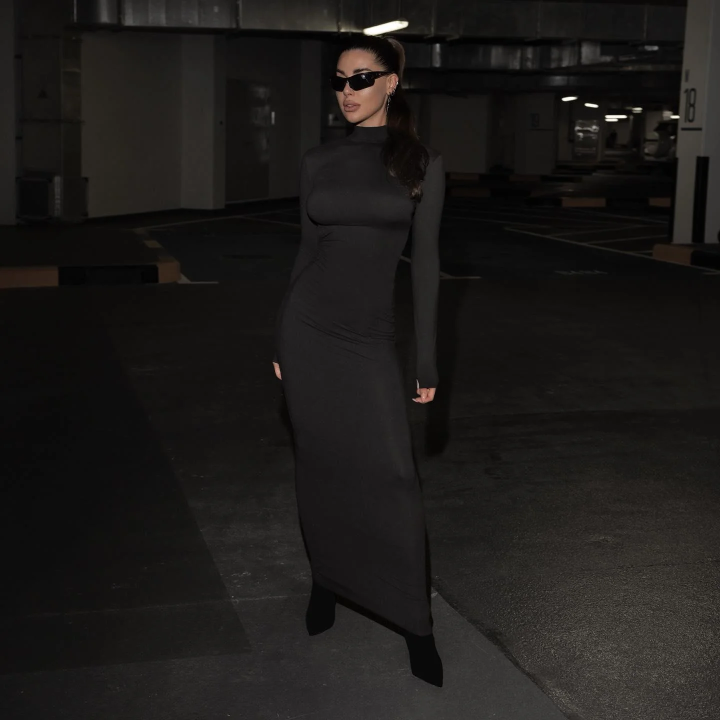 Elegant Black Backless Maxi Dress - Long Sleeve Design