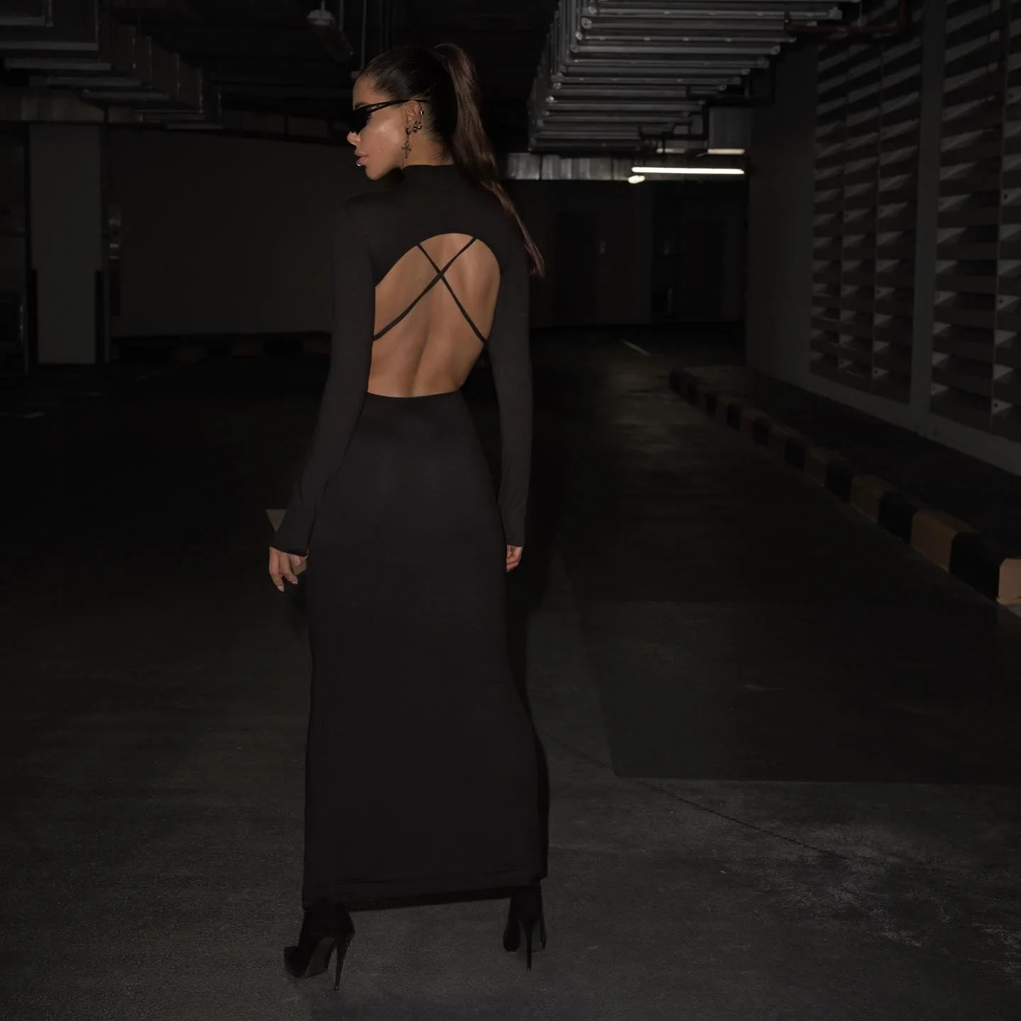 Elegant Black Backless Maxi Dress - Long Sleeve Design