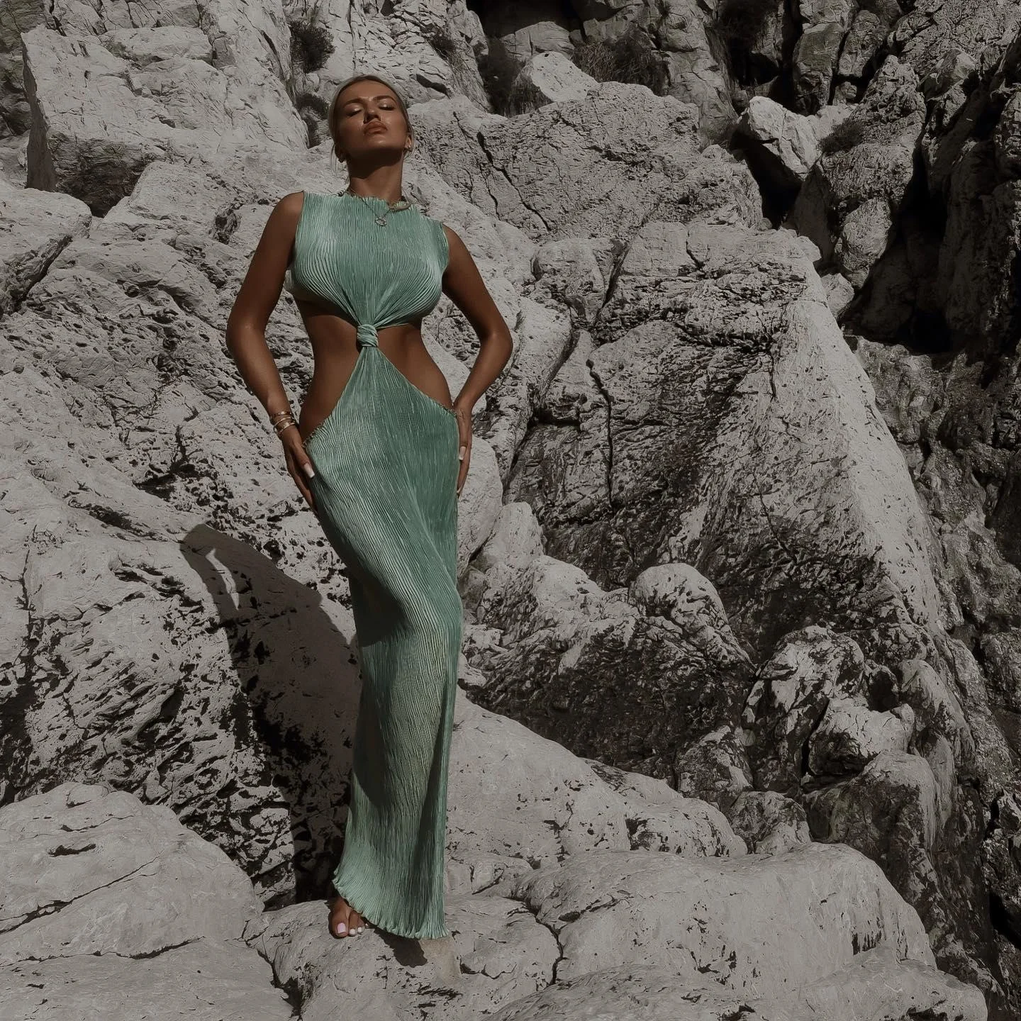 Elegant Pleated Maxi Dress - Versatile Statement Piece