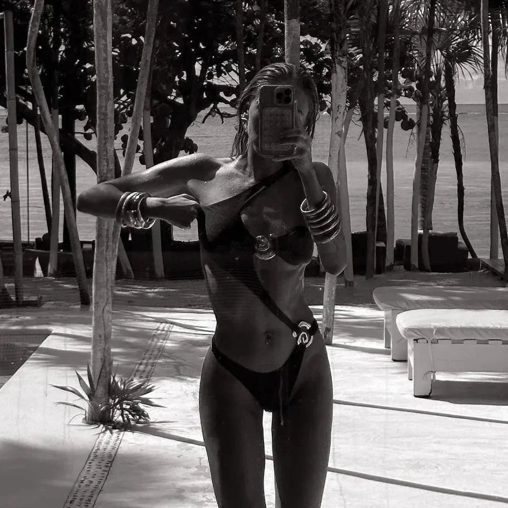 Coral Wave Print One-Piece Swimsuit - Stylish Beachwear