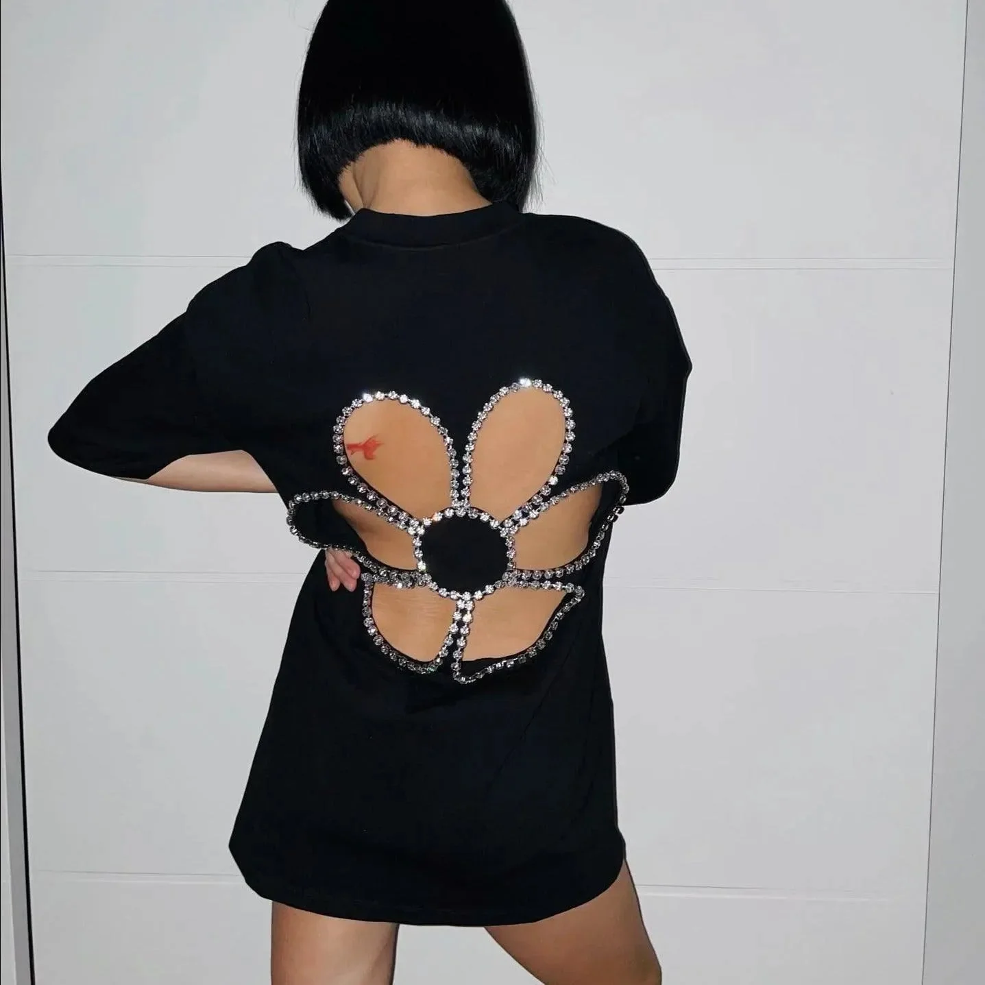 Daisy Cutout Relaxed Tee (Black/White, Cotton/Polyester)