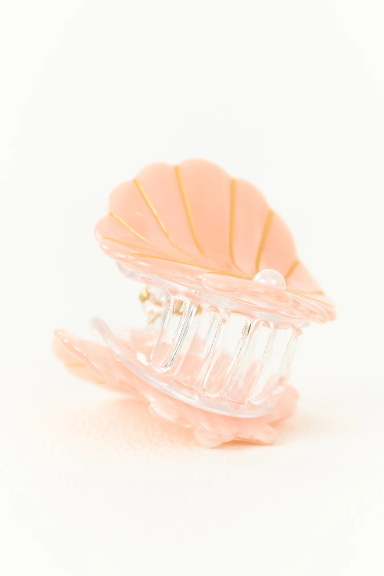 Light Coral Seashell Hair Clip for Summer Style
