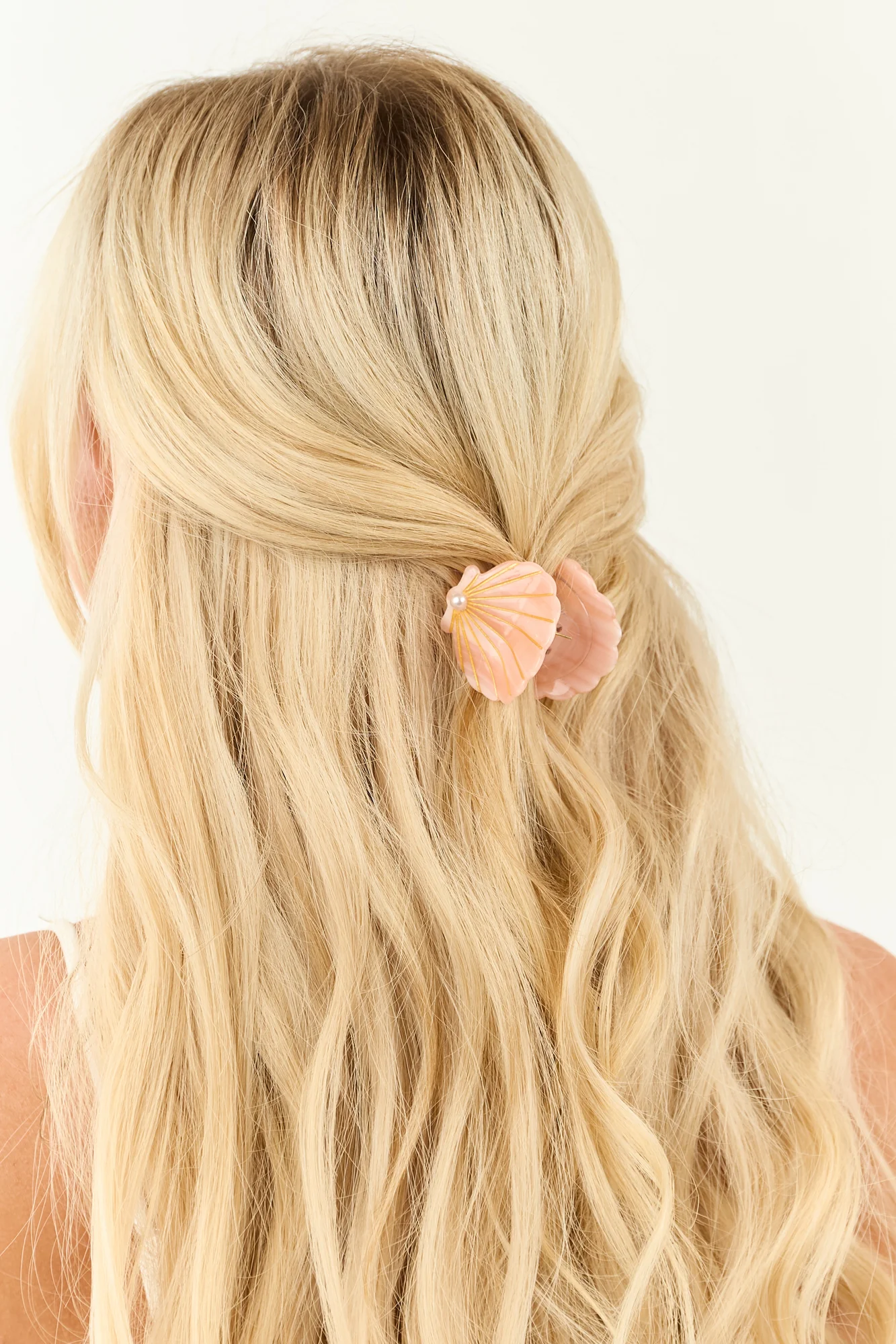 Light Coral Seashell Hair Clip for Summer Style