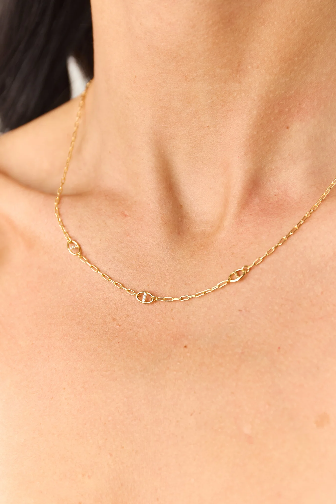 Elegant Gold Rhinestone Link Necklace