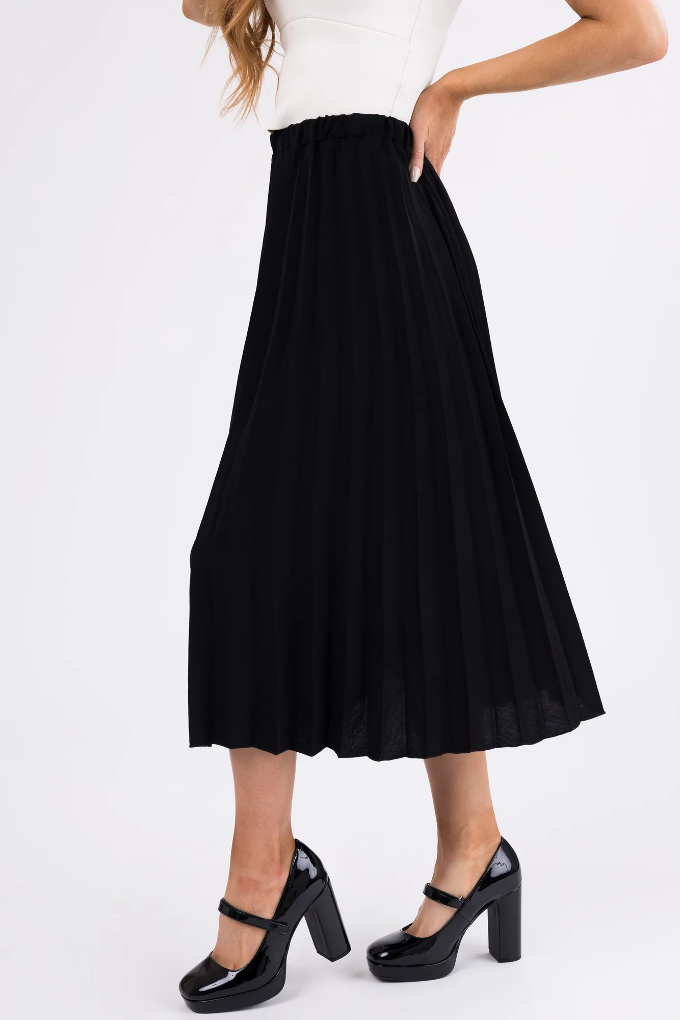 Elegant Black Pleated Midi Skirt with Elastic Waist