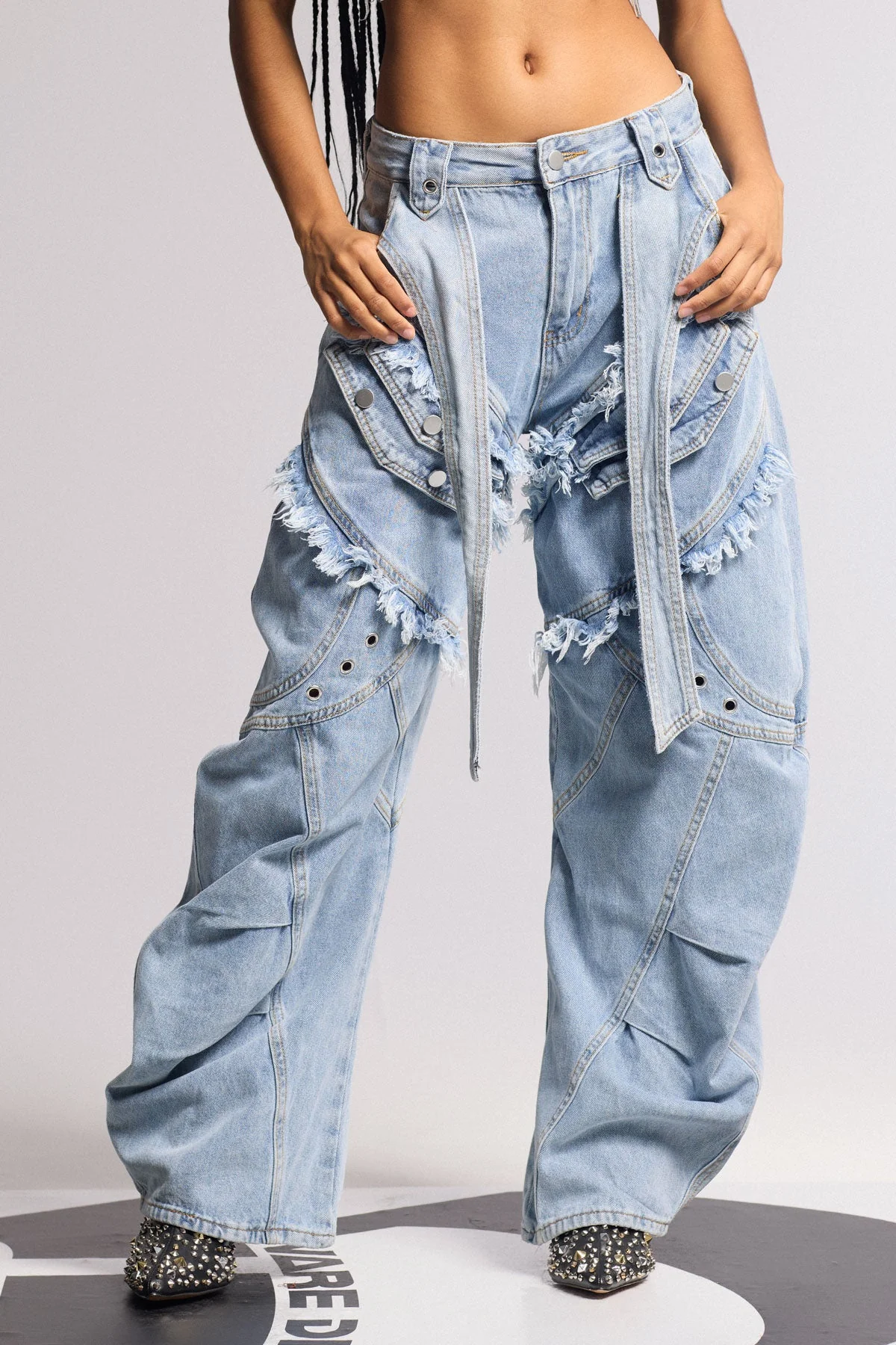 Versatile Blue Deconstructed Baggy Jeans for Urban Edge Style (Max 60 characters)