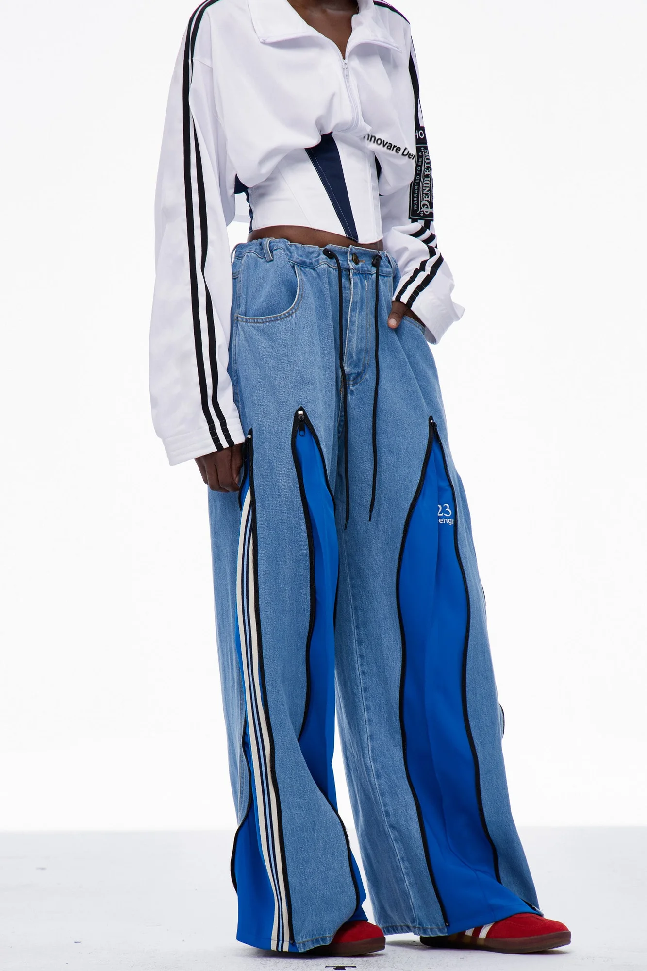 Blue Deconstructed Wide-Leg Jeans for Modern Style