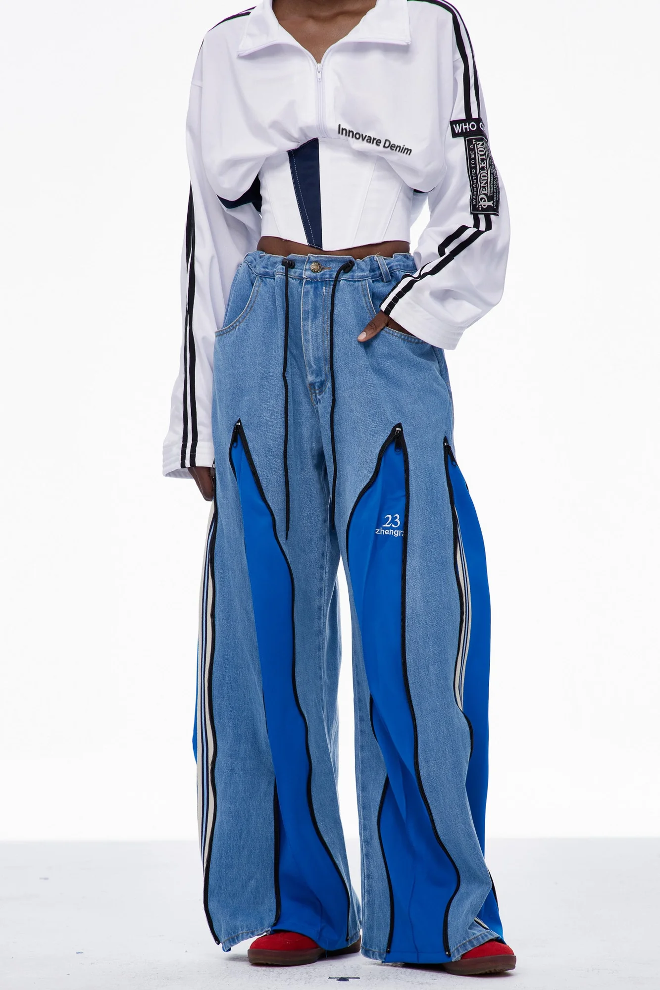 Blue Deconstructed Wide-Leg Jeans for Modern Style