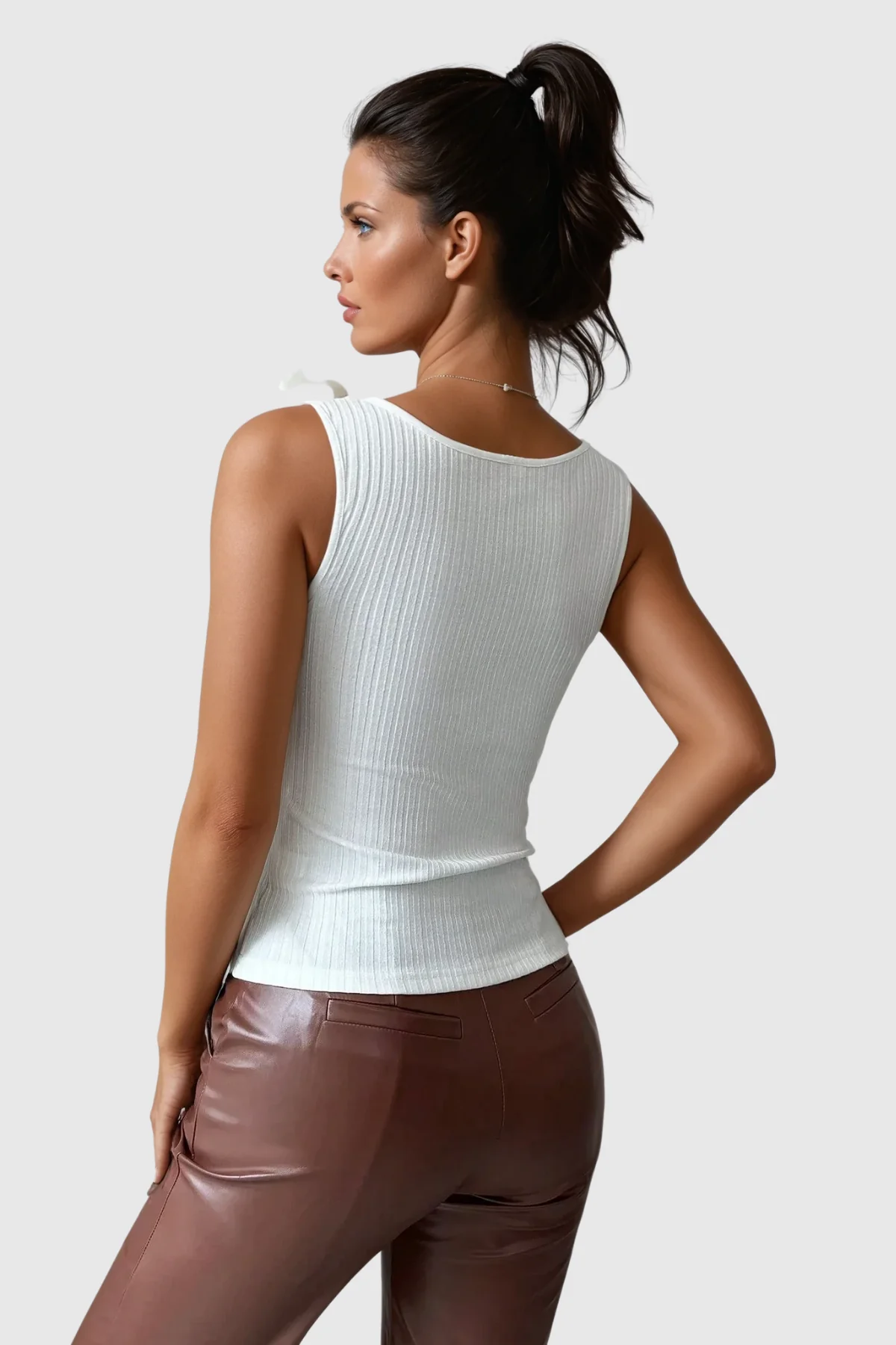 Sleeveless Pearl Knit Top with Arduin Flower Design