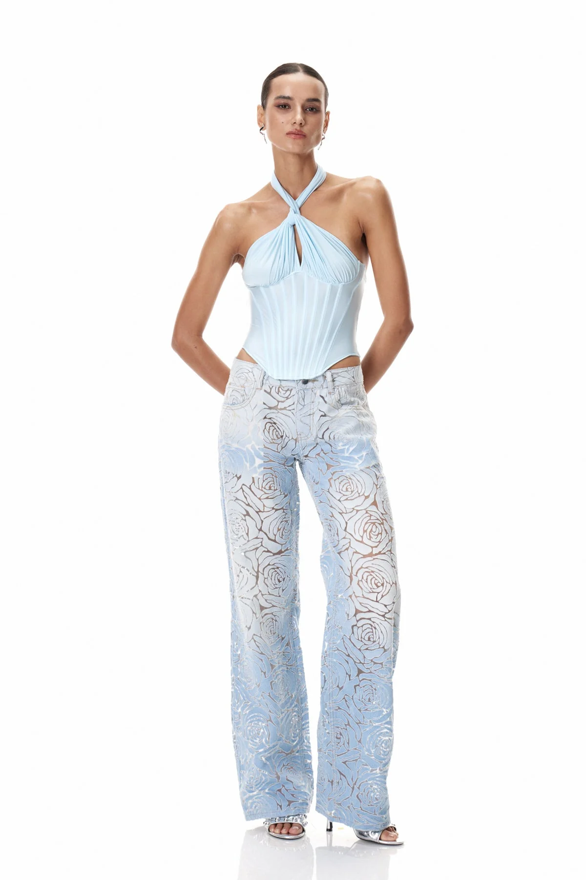 Elegant Daigo Halter Top for Sophisticated Style