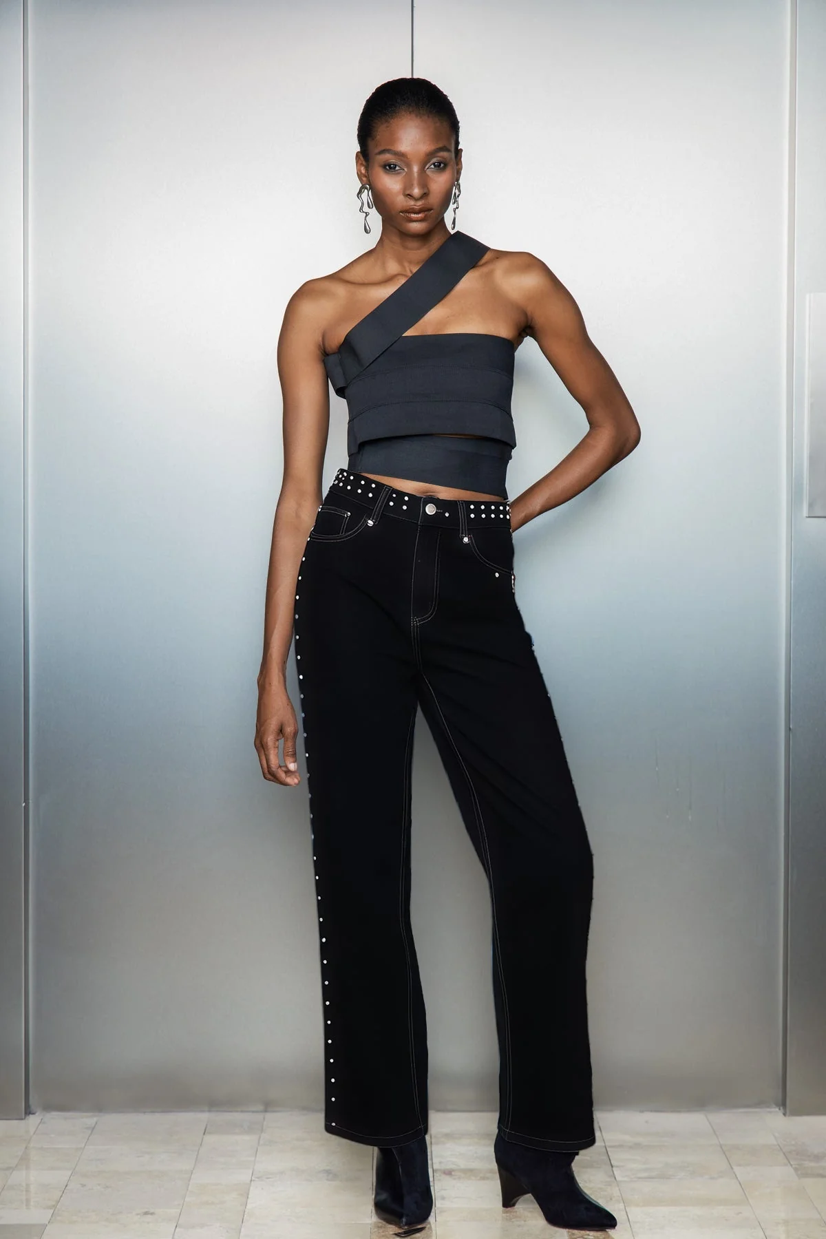 Refined Star Embellished Wide-Leg Black Jeans