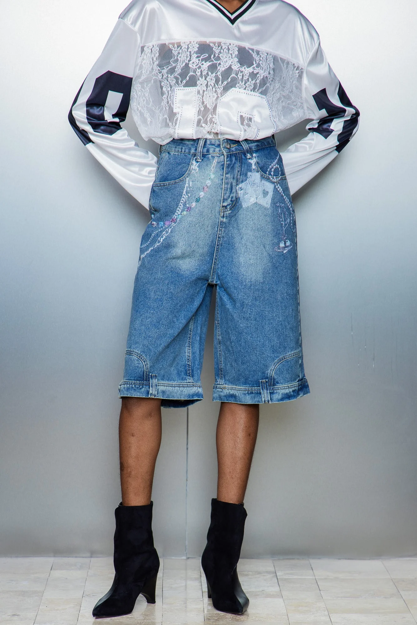 Blue Chain Print Midi Jeans for Stylish Comfort