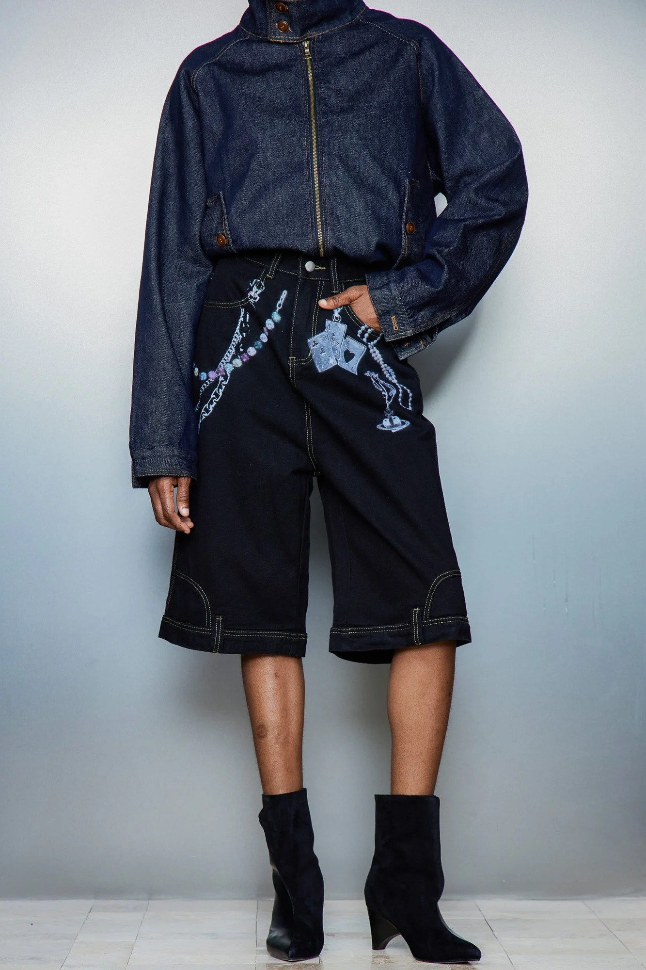 Black Chain Print Mid-Length Jeans for a Bold Urban Look