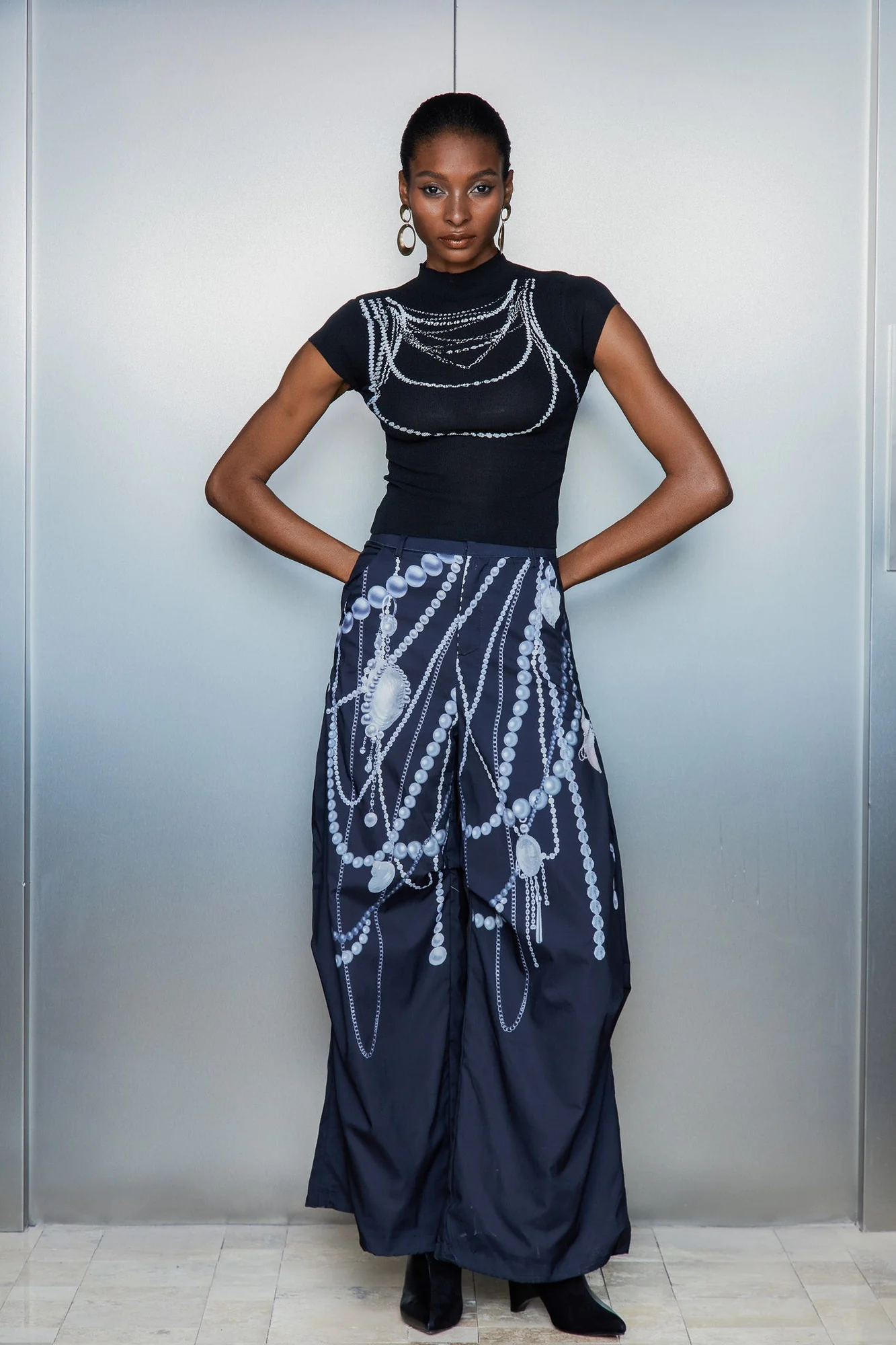 Chain Print Bodycon Black T-Shirt | Stylish Urban Wear