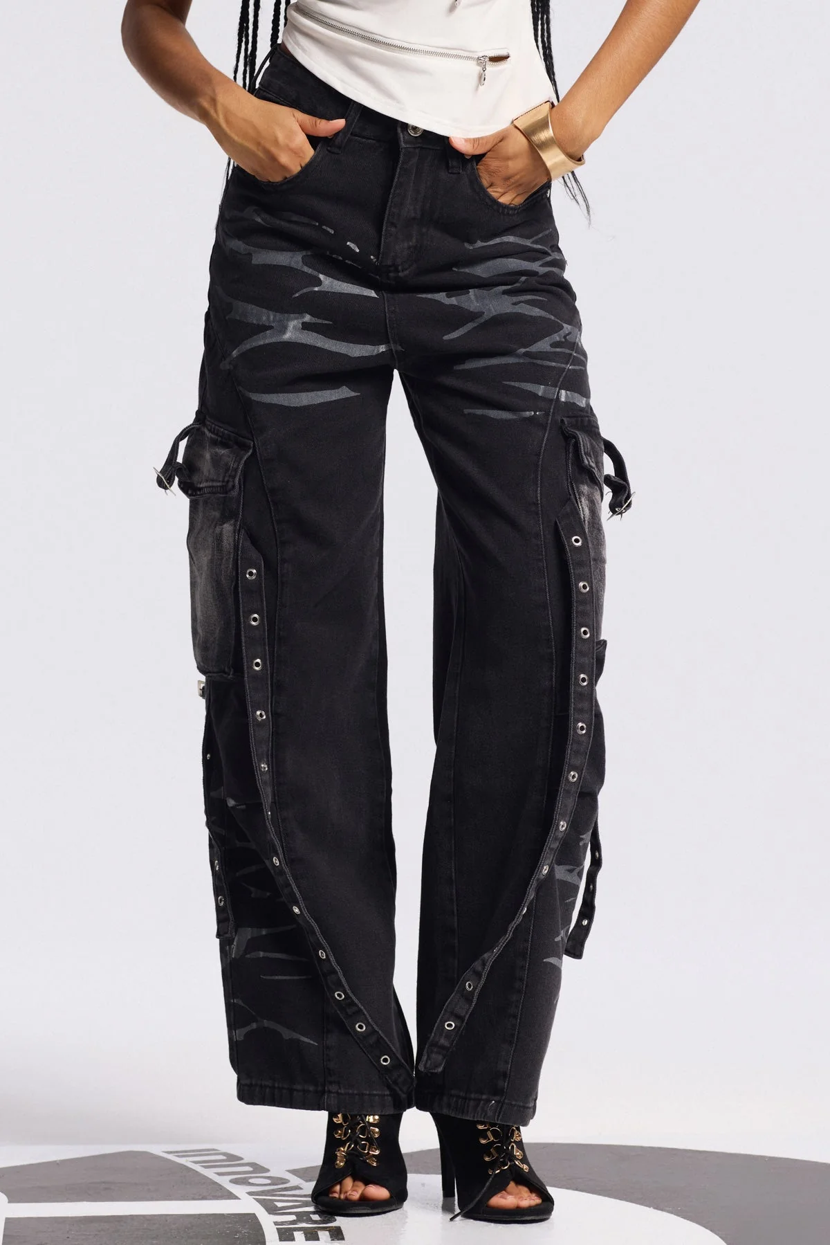 Sophisticated Black Print Jeans for Stylish Urban Edge