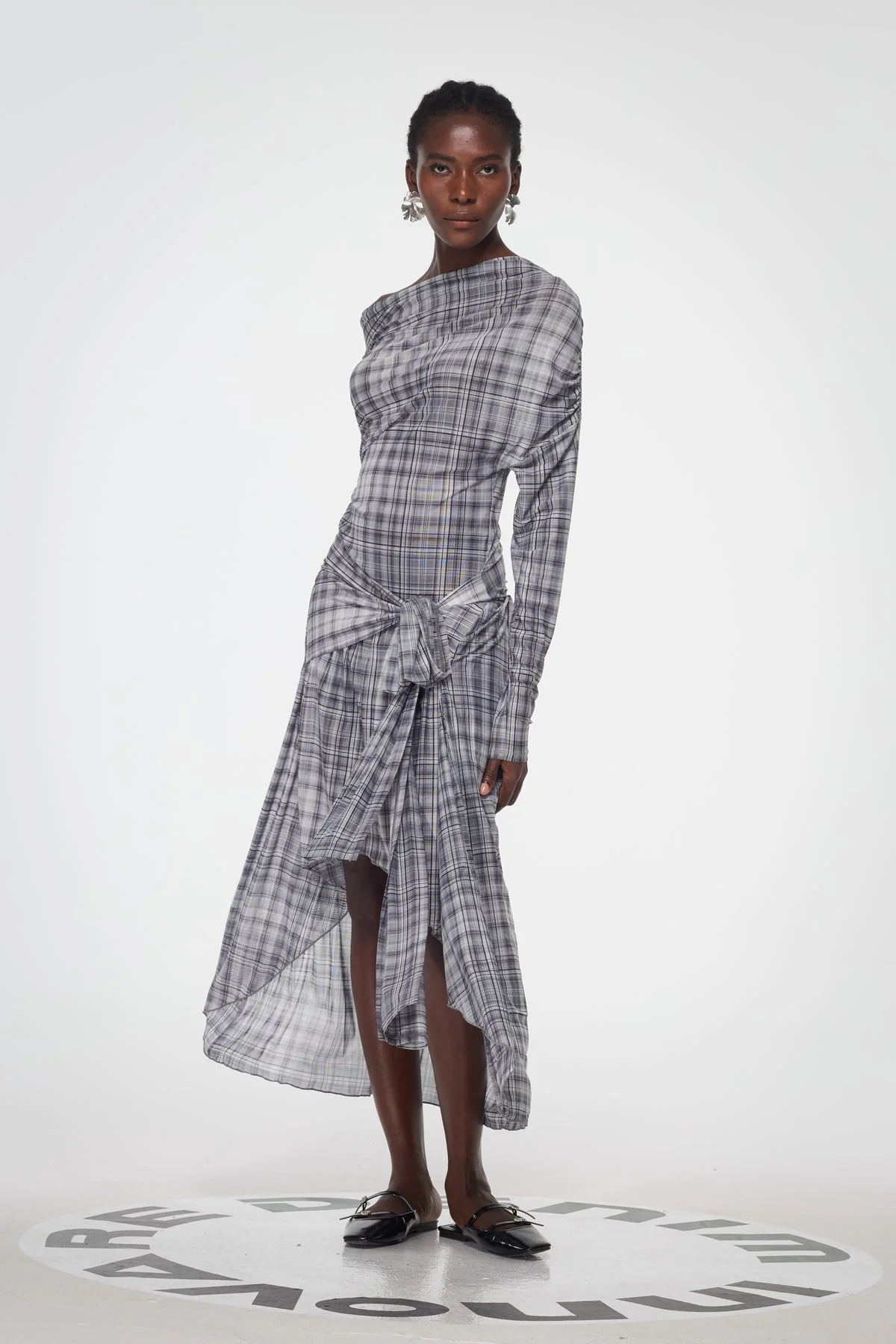 Plaid Asymmetric Maxi Dress - Chic Grey Split Design