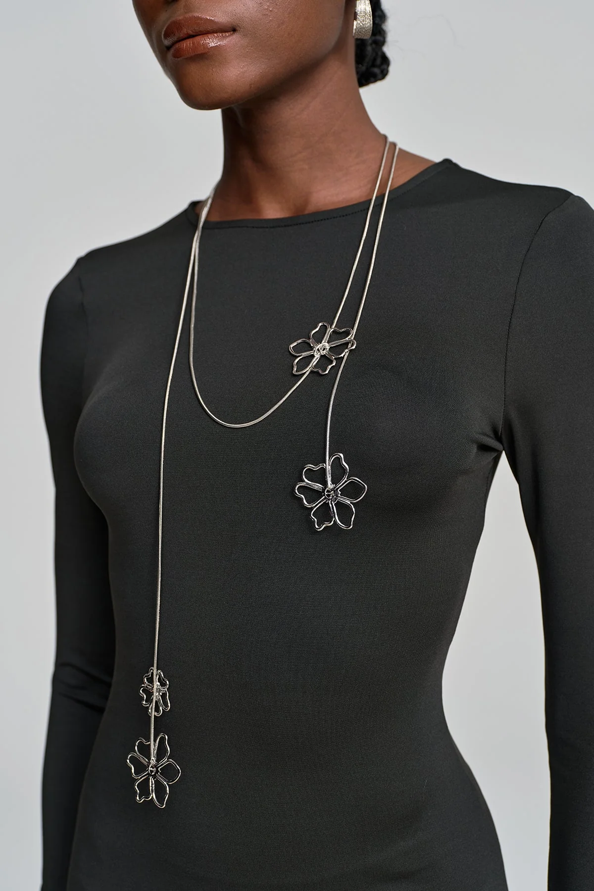 Elegant Flower Charm Necklace - Stylish Floral Design