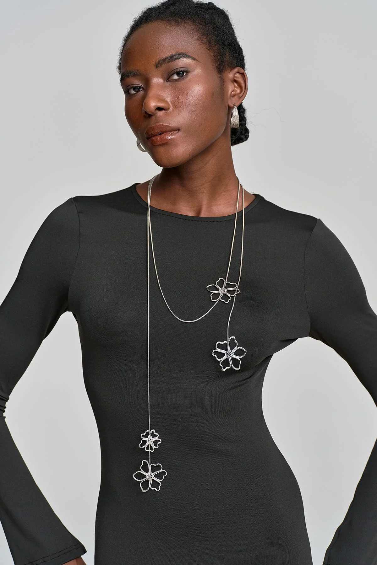 Elegant Flower Charm Necklace - Stylish Floral Design