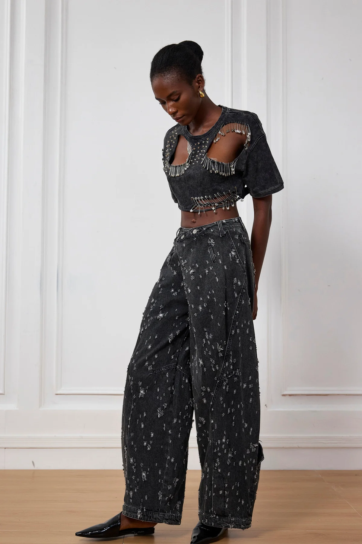 Black Paperclip Embellished T-Shirt for Urban Rebel Style