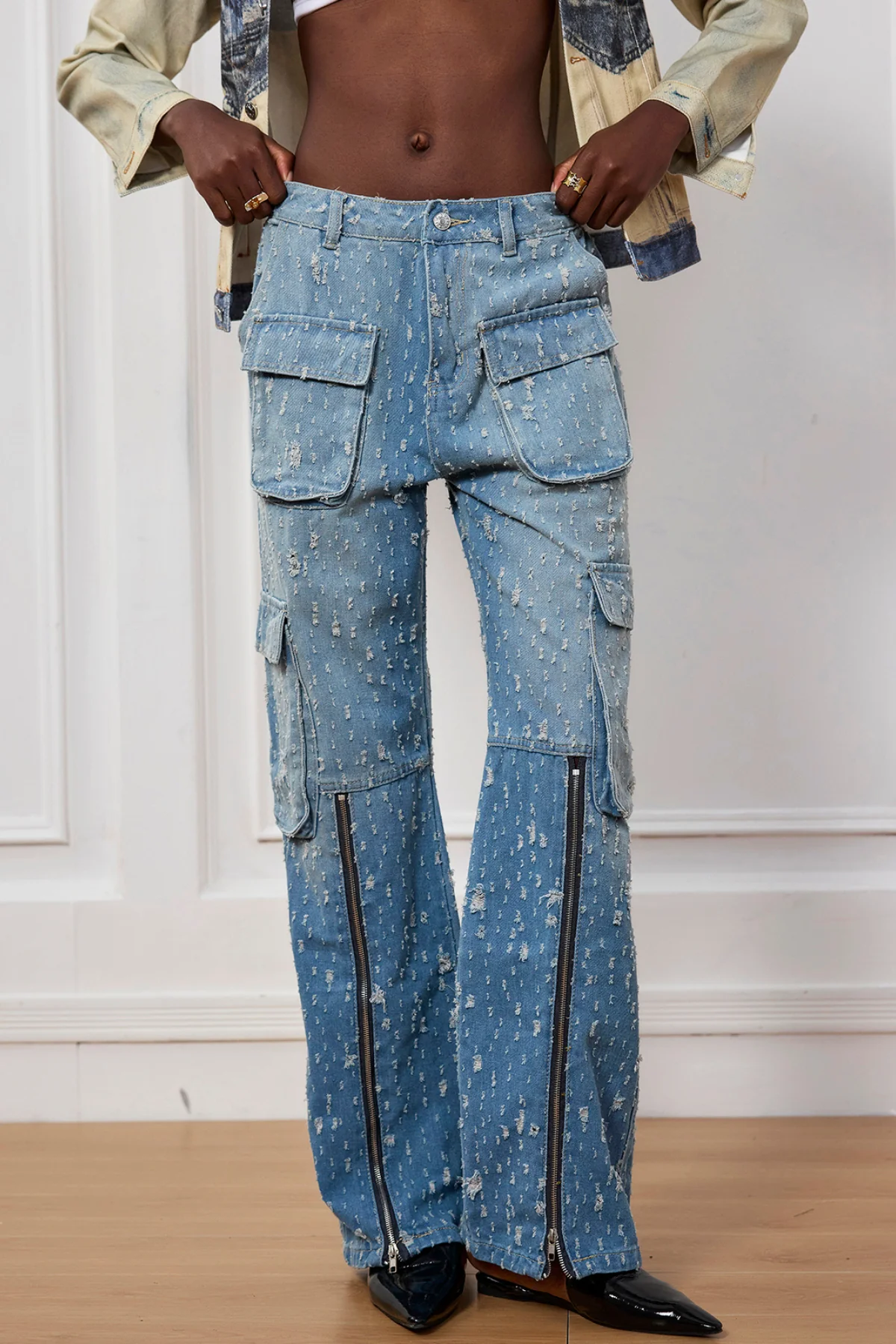 Cargo Style Torn Pocket Zipper Jeans in Blue