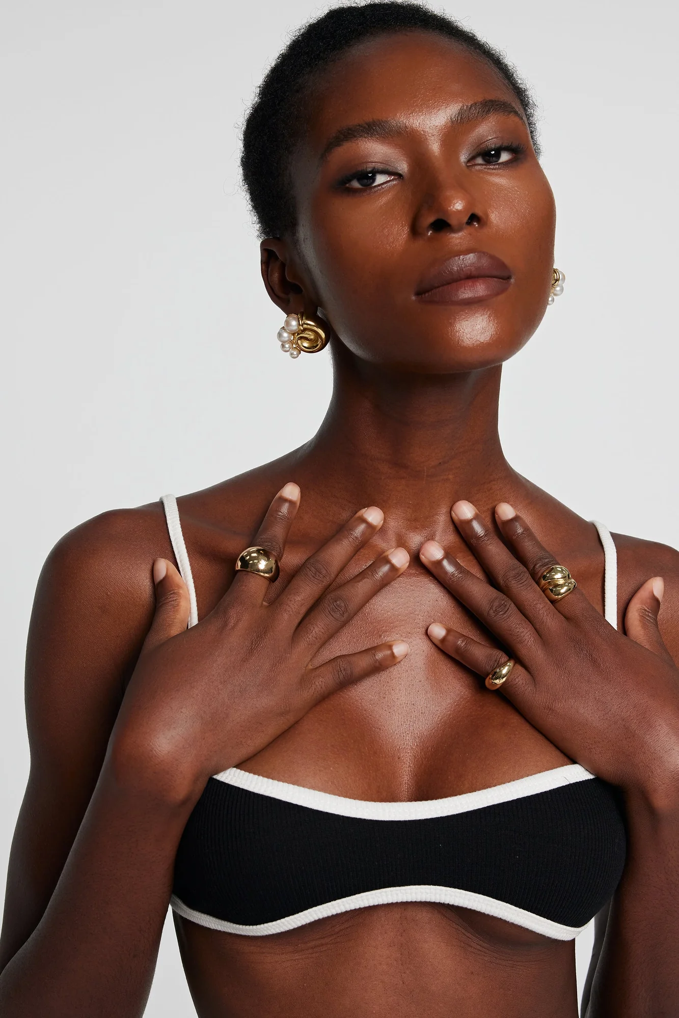 Glossy Gold Metal Rings - Elegant Accessory for Any Occasion