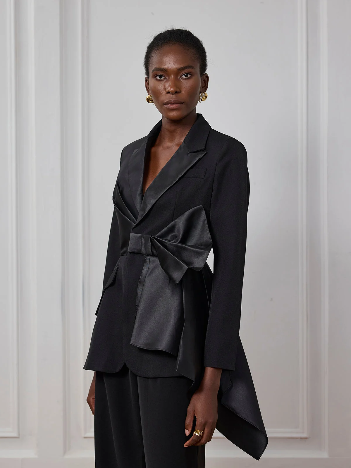 Sophisticated Hollow Bow Blazer in Black