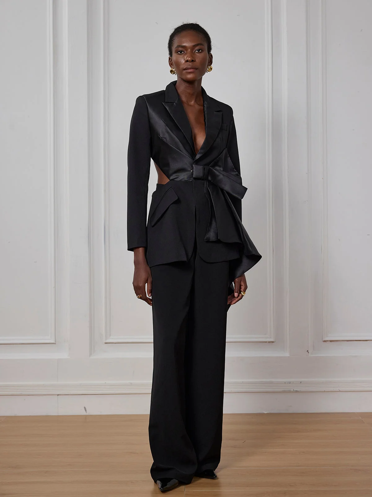 Sophisticated Hollow Bow Blazer in Black