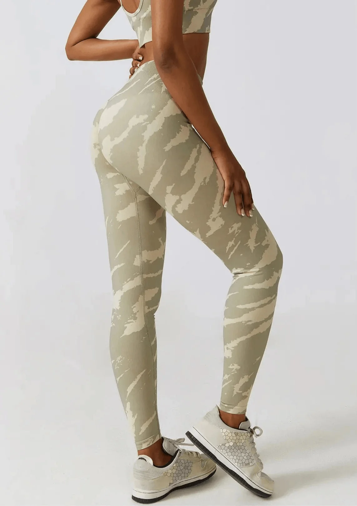 Seamless Hip Lifting Leggings - Breathable Activewear for Fitness and Yoga