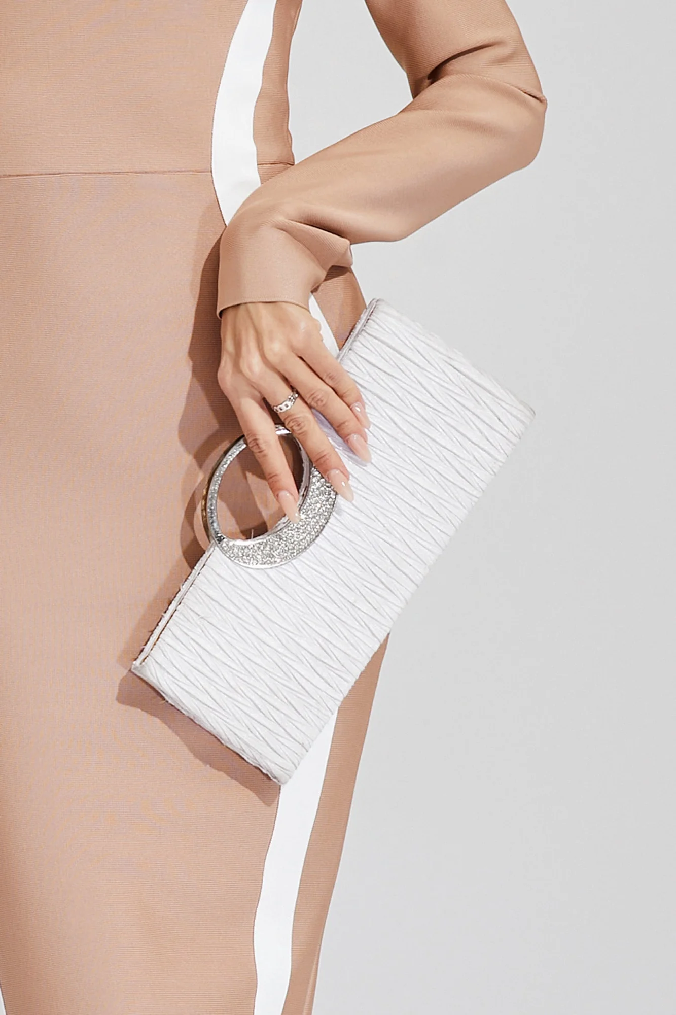 Silver Rhinestone-Studded Handbag - Luxury and Sophistication