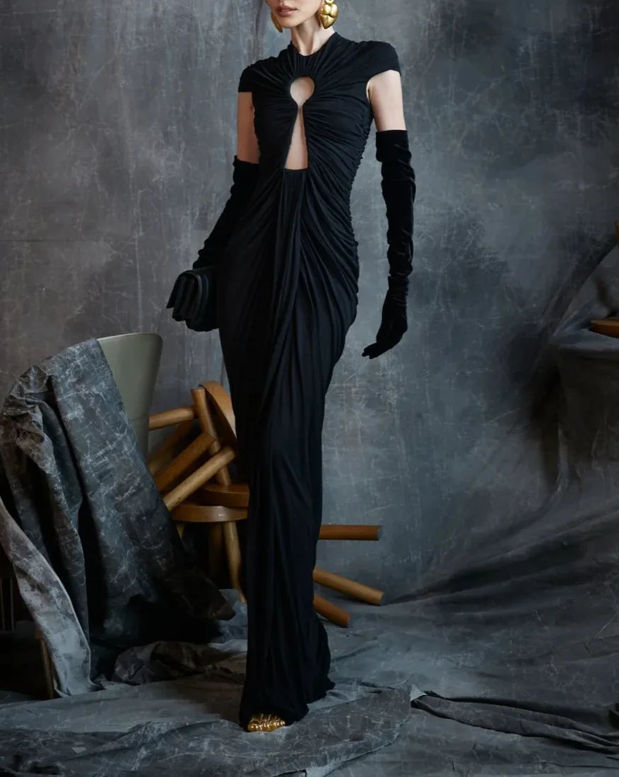 Black Retro Maxi Dress with Keyhole Detail